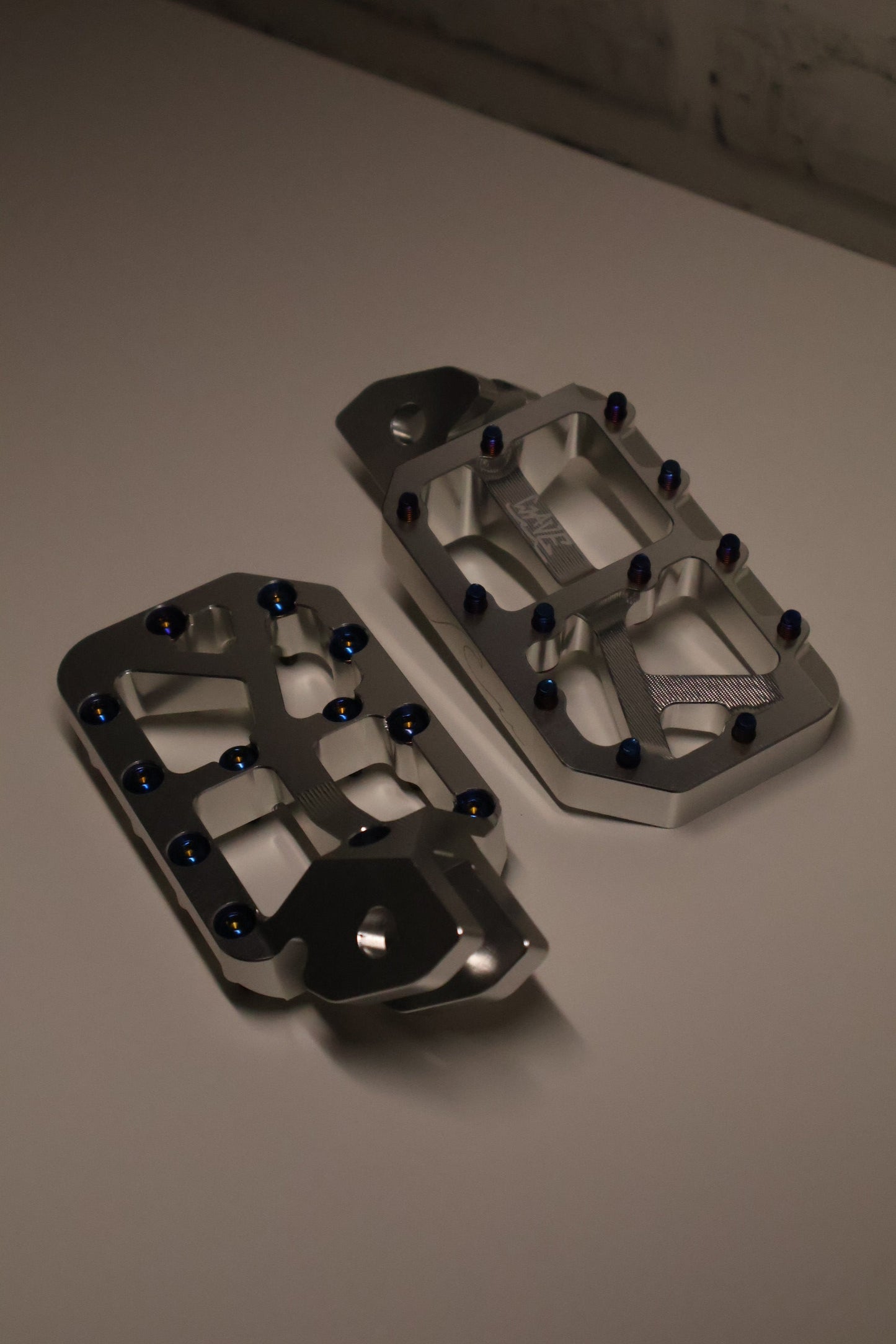 SE TITANIUM WAVE WIDE PEGS. BACK ORDER